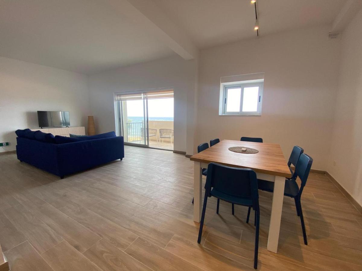 Beachfront Sliema Apartment Bagian luar foto